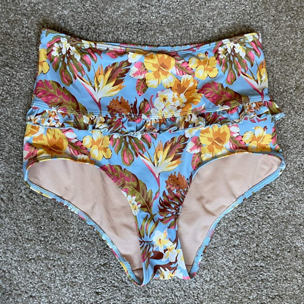 Kortni Jeane Mid Ruffle Sweet Hibiscus Bottom XS